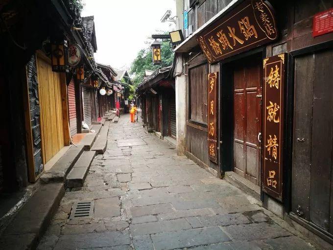 赵丽颖新剧改名《风吹半夏》，该剧讲述了一个怎样的故事？